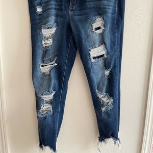 KanCan Shark Bite Jeans